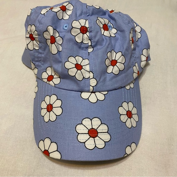 BAGGU Accessories - NWOT BAGGU White Daisy Baseball Cap
